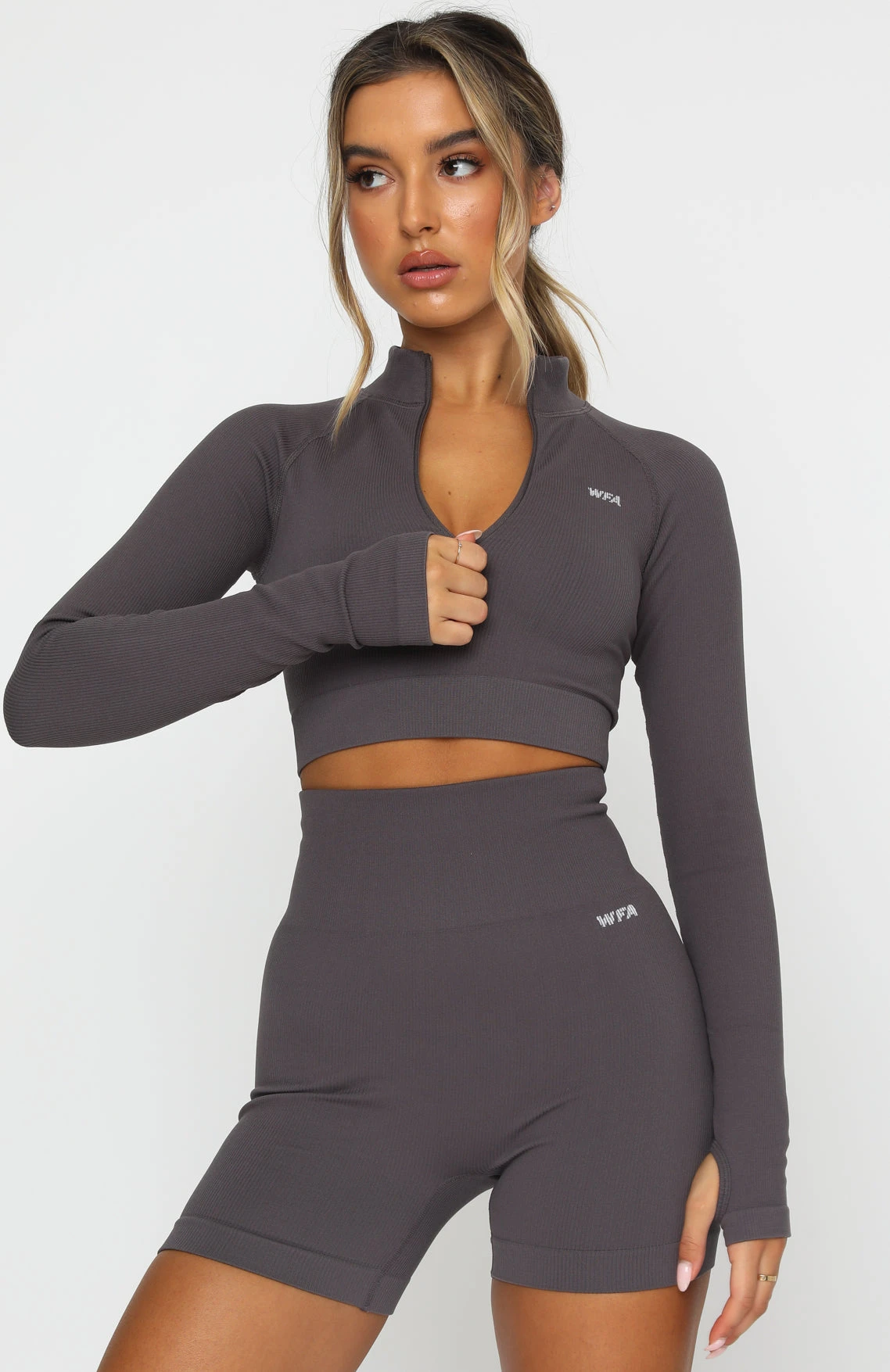 Seamless Long Sleeve Sports Crop Shadow 2 Seamless Long Sleeve Sports Crop Shadow - Image 2