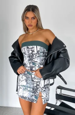 Needing Something Bustier Green Graffiti 11 Needing Something Bustier Green Graffiti -LuxeFit Shop IMG 1593 fe63db63 4286 4a81 9b09 c2da4a6f781a