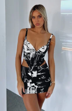 Stand Tall Bustier Dice 12 Stand Tall Bustier Dice -LuxeFit Shop IMG 1728 6768fb82 6b81 43fd a9a8 0ef3a8aae62b scaled