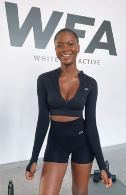 Seamless Long Sleeve Sports Crop Black -LuxeFit Shop IMG 3018 scaled