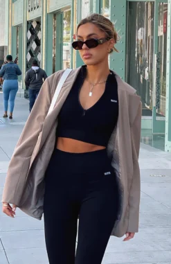 Seamless Long Sleeve Sports Crop Black -LuxeFit Shop Mik ec032db9 3773 497d 9fb9 da961d249b58